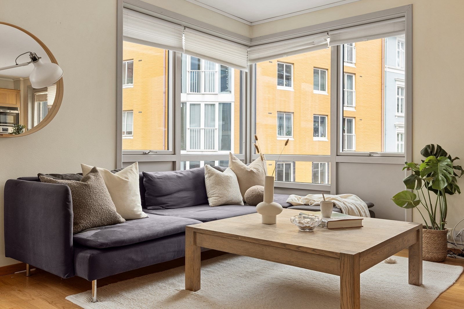 Stuens utforming gir rom for sofagruppe av ønsket størrelse. Galleribilde