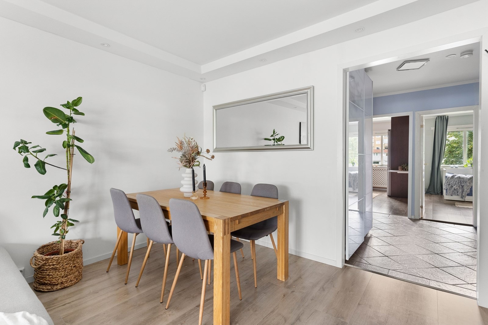 Fin plass til en spisegruppe Galleribilde