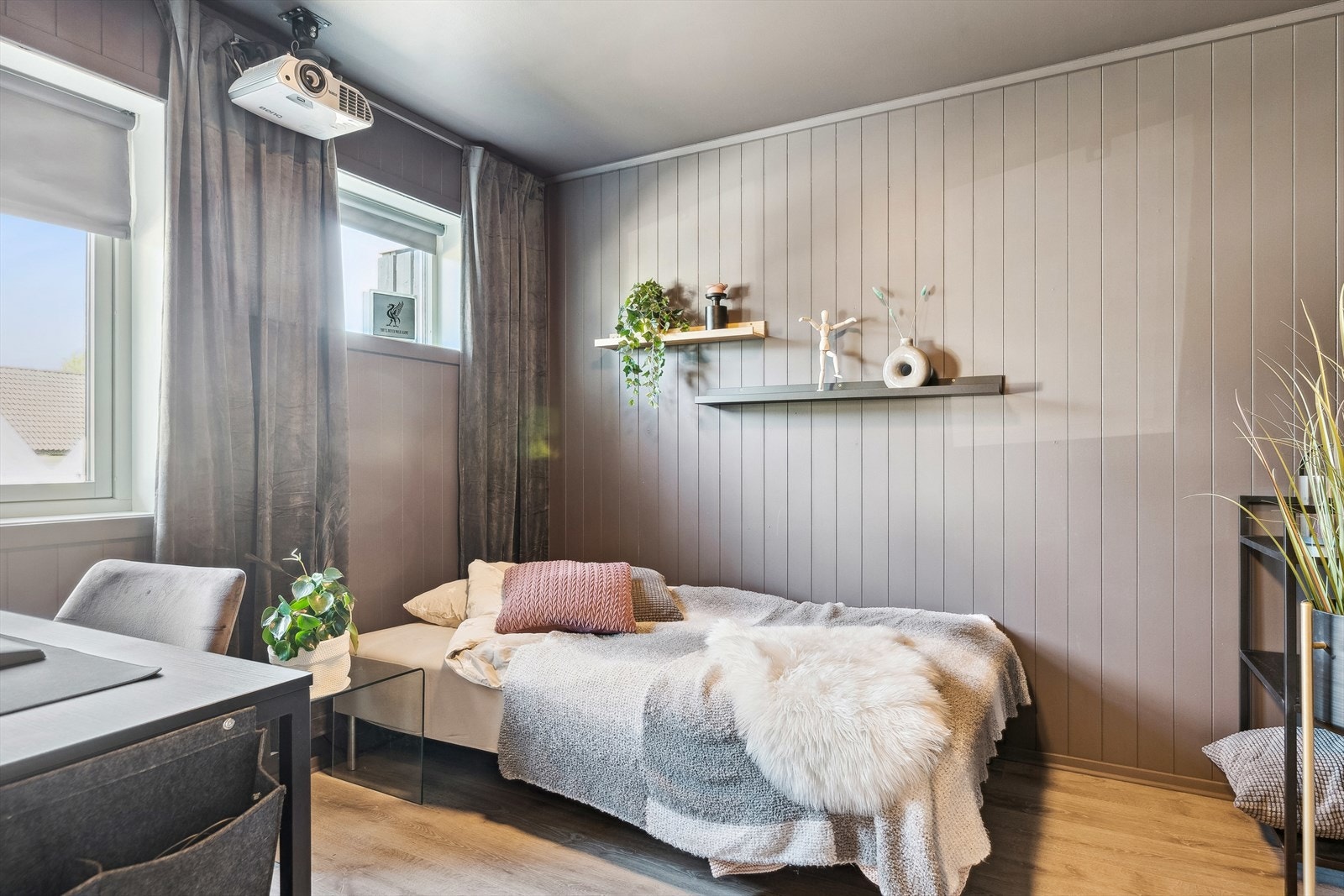 Fra entreen er det adkomst til to pene soverom, begge på 8,5 kvm. Galleribilde