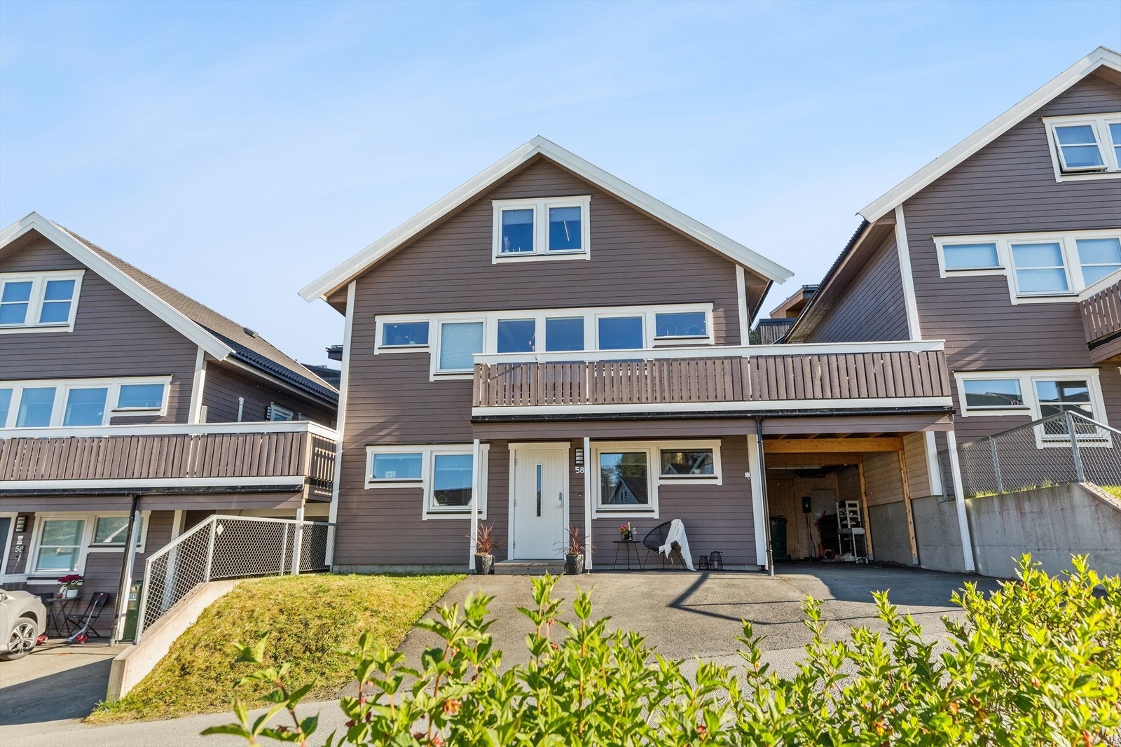 Aktiv Eiendomsmegling v/ Marius Kvalvik har gleden av å presentere Mølnbakken 58 - en meget pen kjedet enebolig fra 2016. Galleribilde