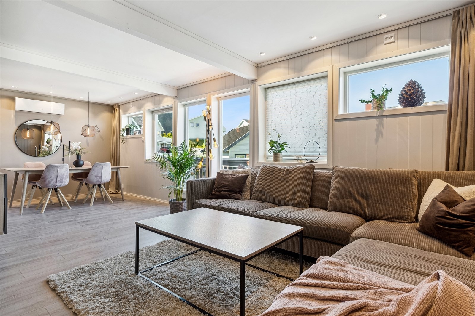 Boligen har luft-til-luft varmepumpe og balansert ventilasjon. Galleribilde