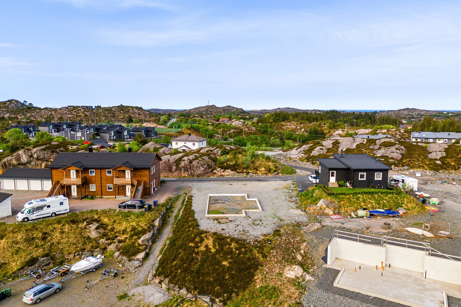 - Denne byggeklar tomten på 857 kvm er klar til å bli bebygd, med vann, avløp og strøm allerede tilrettelagt - Galleribilde