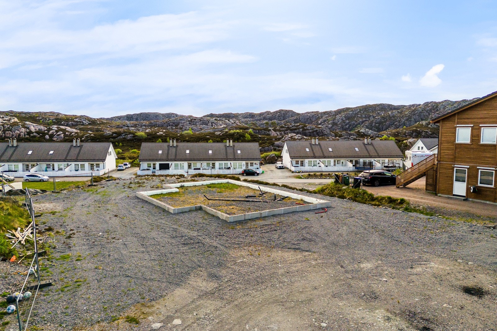 - Skålvikmarka 89 er perfekt for barnefamilier. Det er en kort og trygg vei til Skålvik skule, barneskolen, slik at de minste kan gå eller sykle til skolen uten bekymringer - Galleribilde