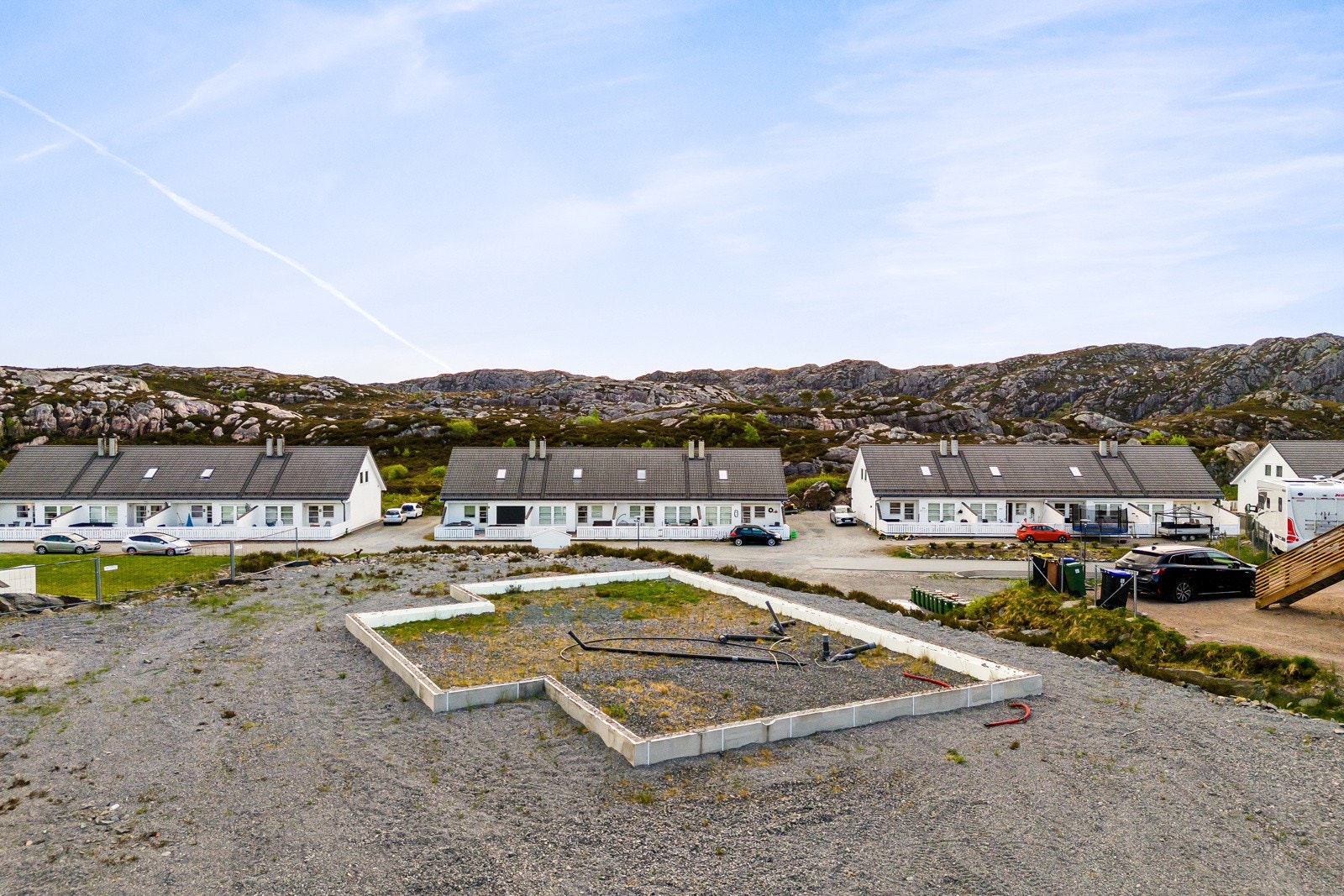 - I tillegg er det idrettsanlegg i nærheten, som gir gode muligheter for fysisk aktivitet og sosialt samvær for hele familien - Galleribilde