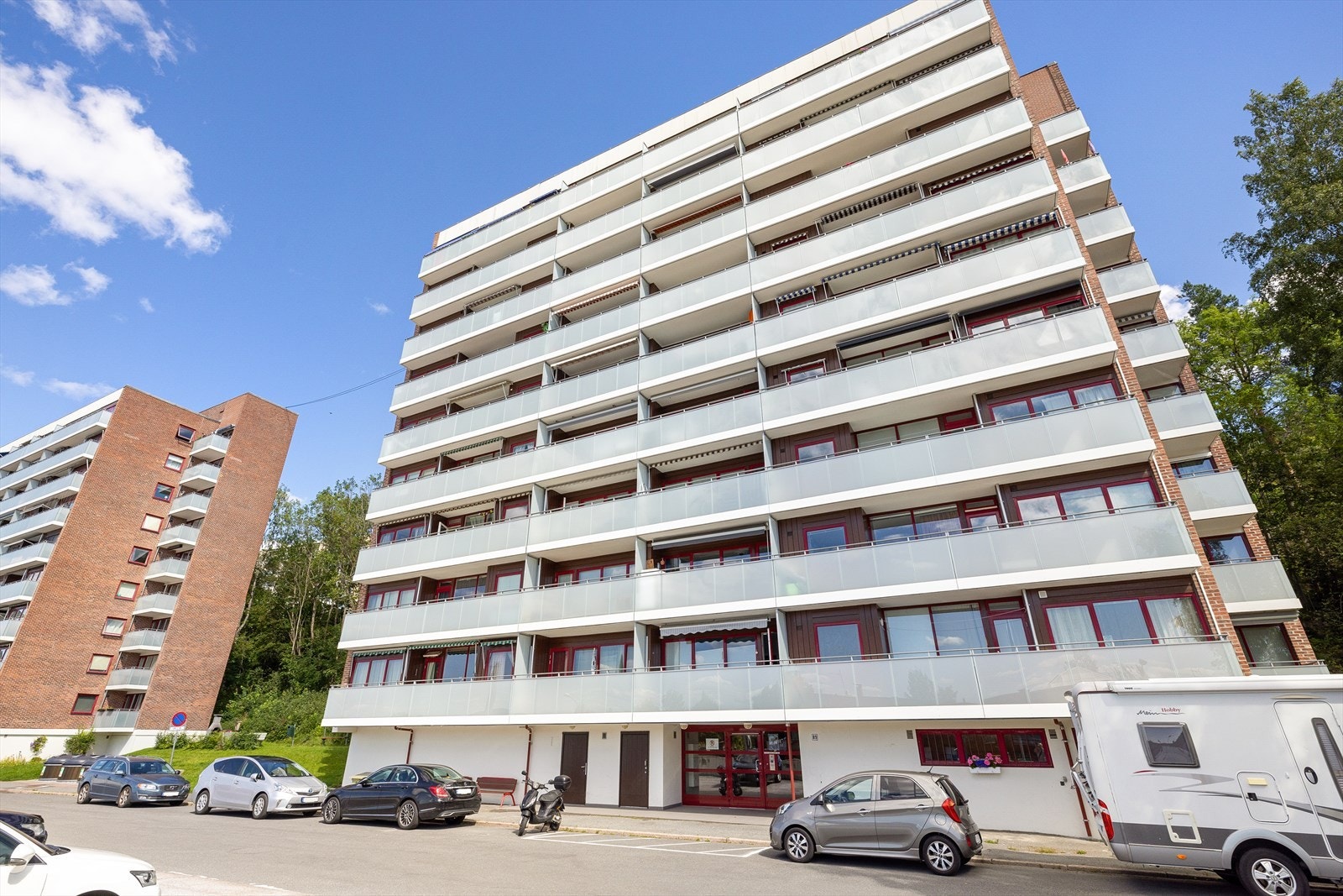 Gratis parkering utenfor blokkene Galleribilde