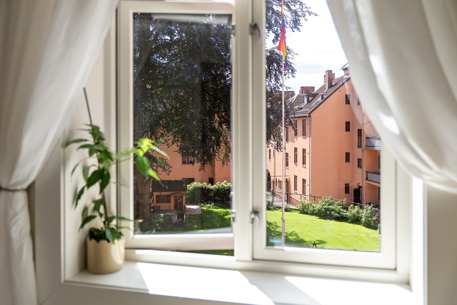 Fra soverommet har du hyggelig utsyn utover fellesarealene. Galleribilde