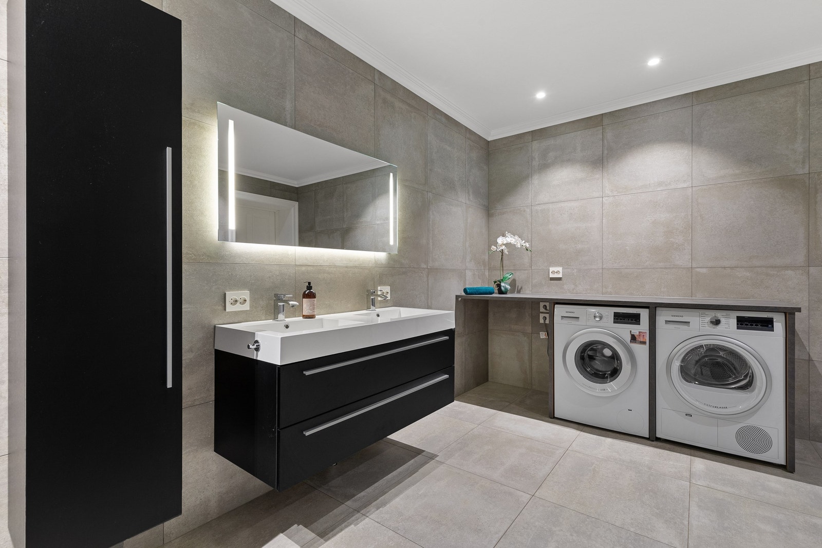 Bad/vaskerom i u.etasje Galleribilde