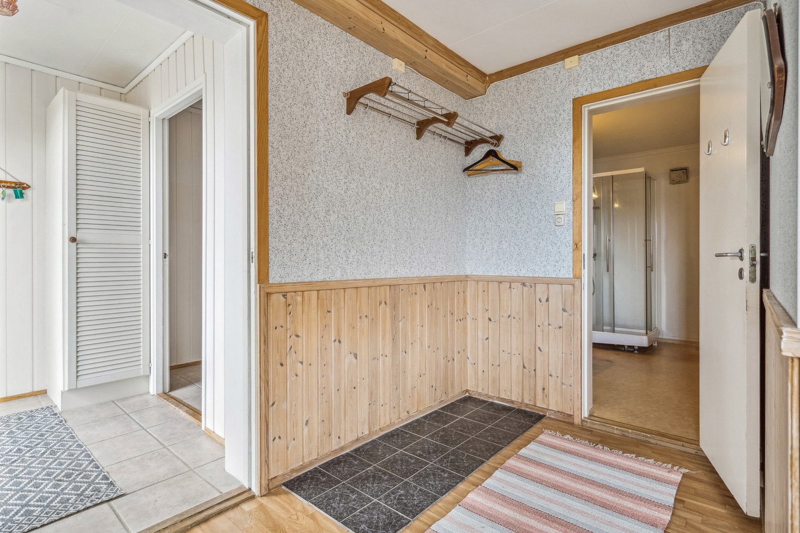 Felles entre til VF hovedbolig og entre utleiedel i sokkel Galleribilde