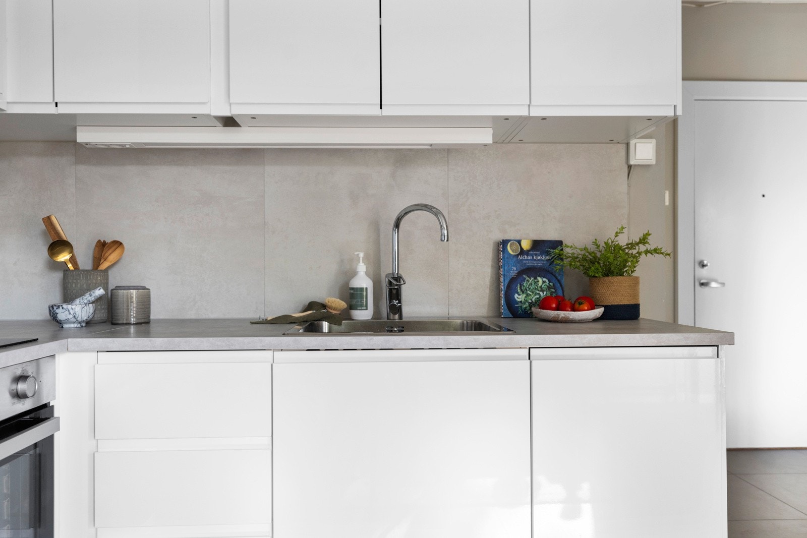 Moderne kjøkkeninnredning fra 2022. Galleribilde