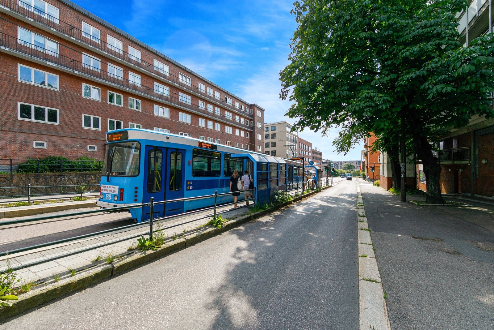 Trikkestopp Rosenhoff med tilgang til buss, nattbuss, flybuss og trikk. Galleribilde