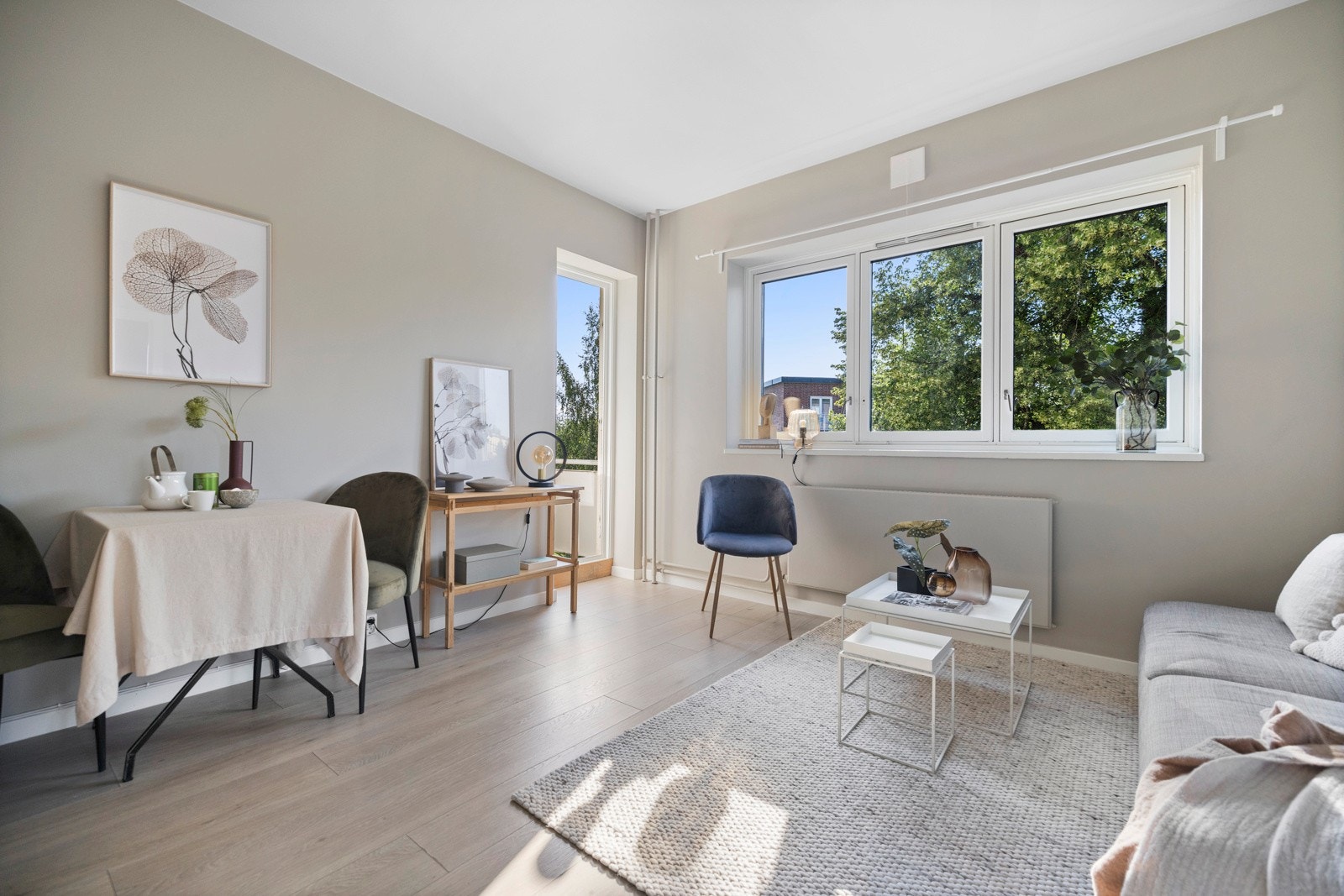 Stuen har en god størrelse hvor du enkelt kan møblere etter egne behov. Galleribilde