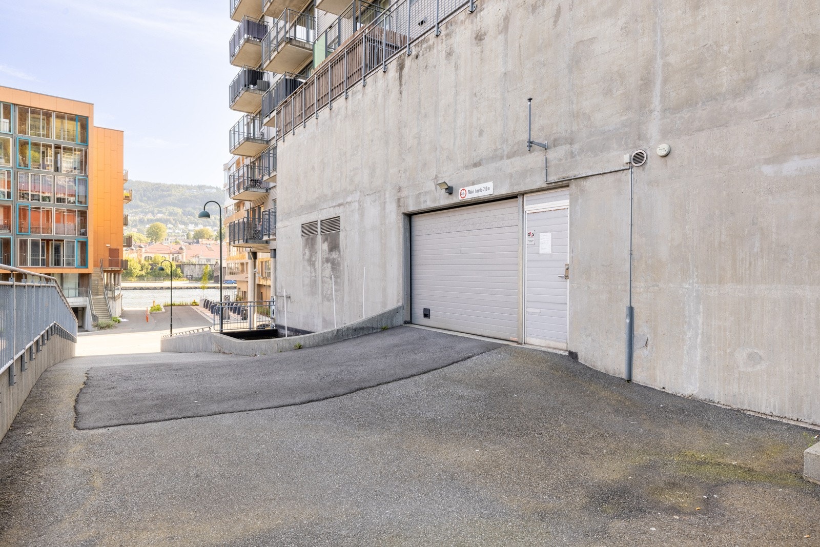 Garasjeanlegg med mulighet for leie/kjøpe garasjeplass. Galleribilde