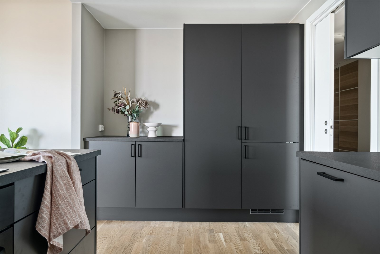 Høyskap med integrert kombiskap Galleribilde