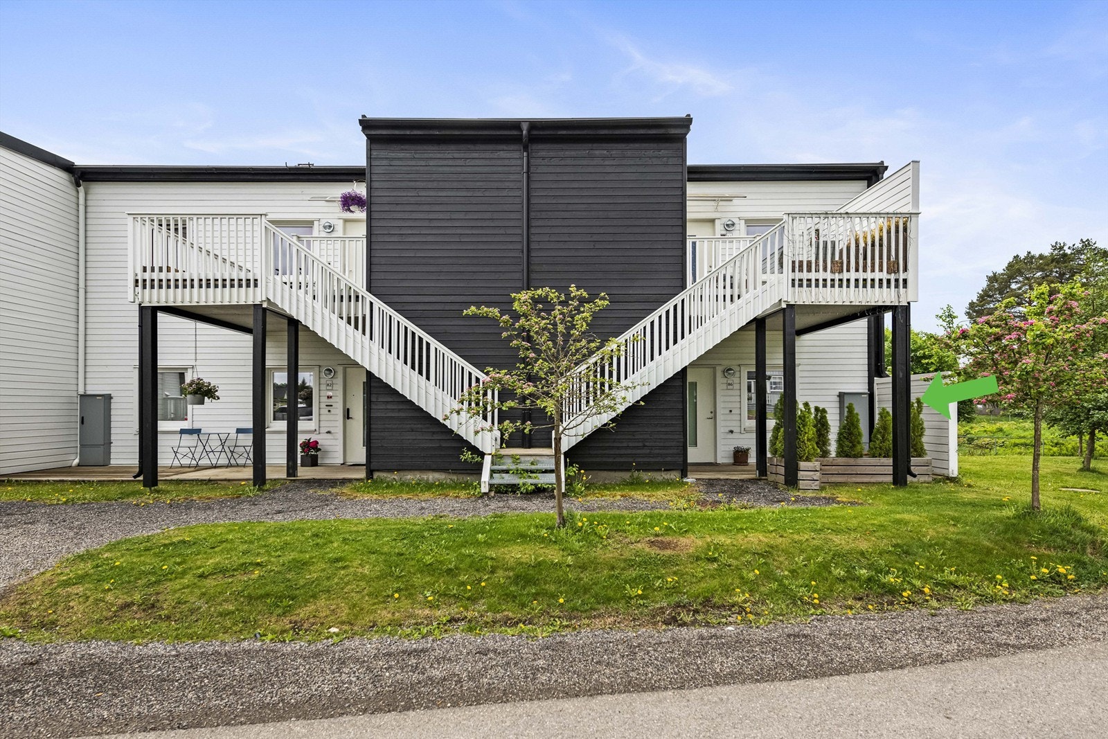 Pen endeleilighet med hyggelig fellesareale rett utenfor Galleribilde