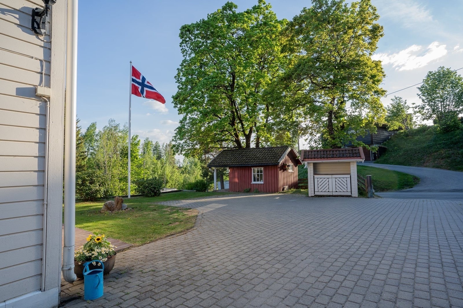 - Og den lille "rødstua" - et anneks/dukkestue på 11 kvm - Galleribilde