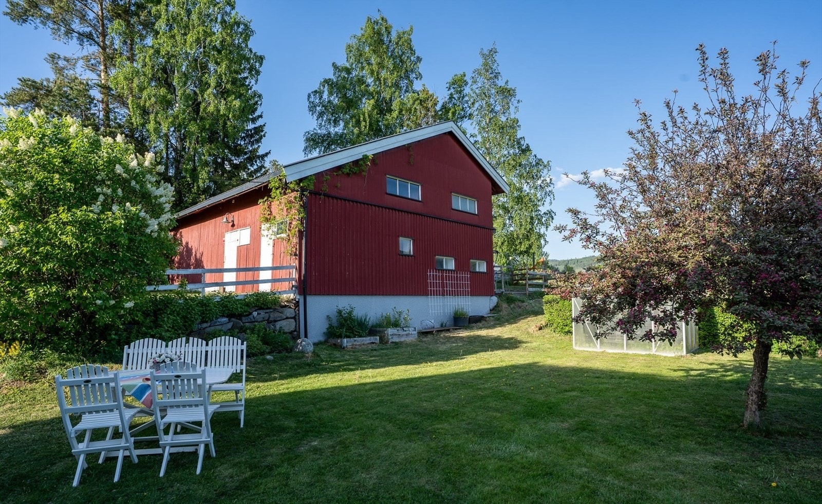 - En rødmalt låve - Galleribilde