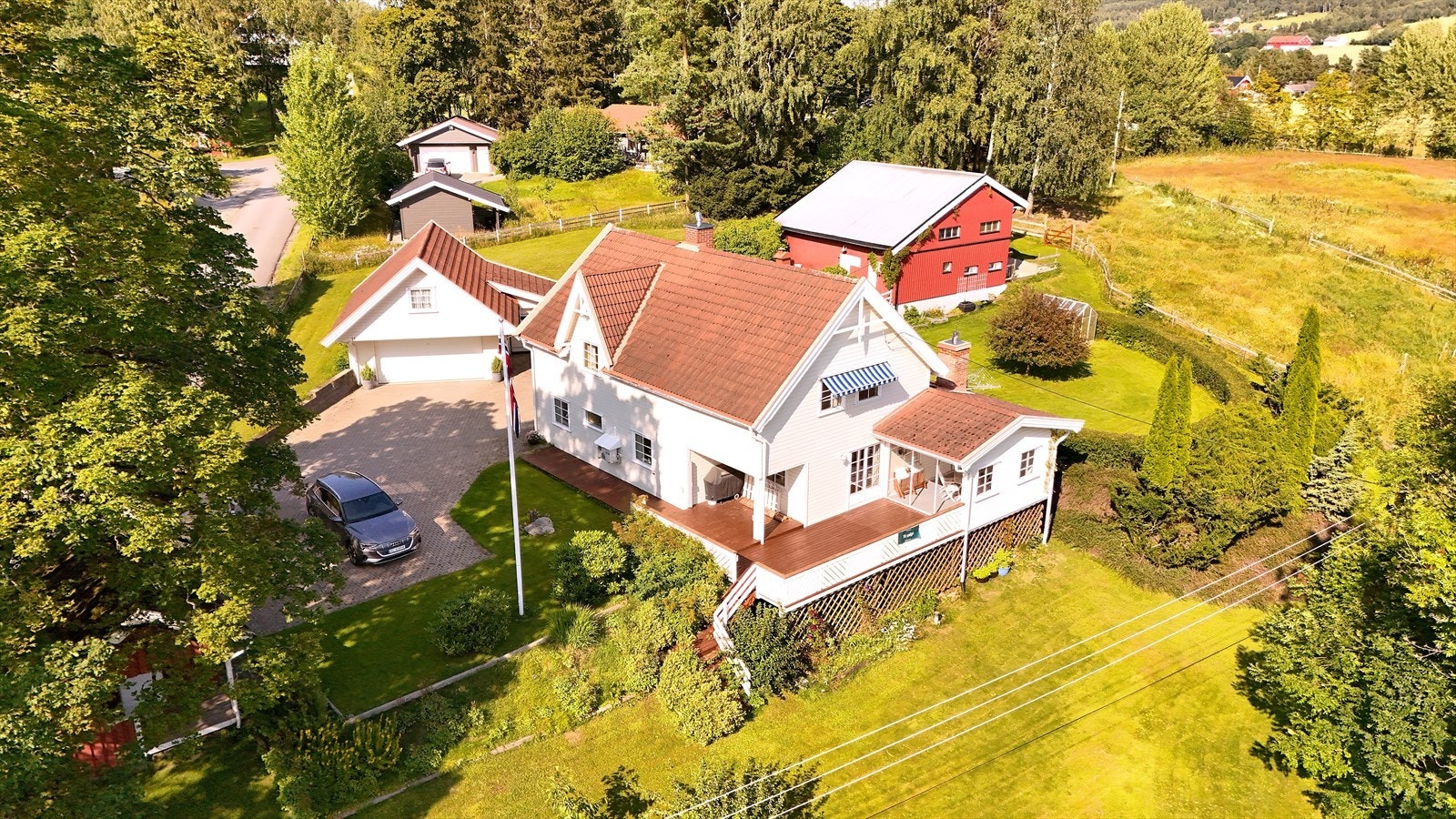 Velkommen til Harehaugveien 11! Et idyllisk småbruk i Haugsbygd på Ringerike Galleribilde