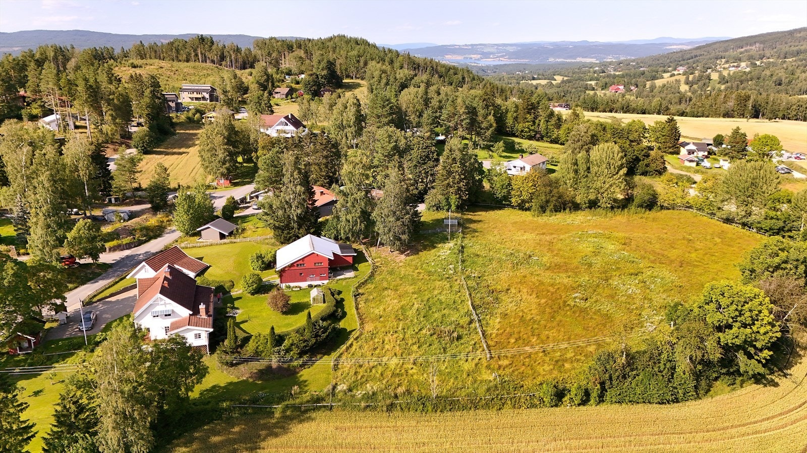 Her har du turmuligheter rett utenfor inngangsdøra - med kort avstand til Ringkollen og Nordmarka, Gullerudtjern/Gullerudmarka og Ørenmarka Galleribilde