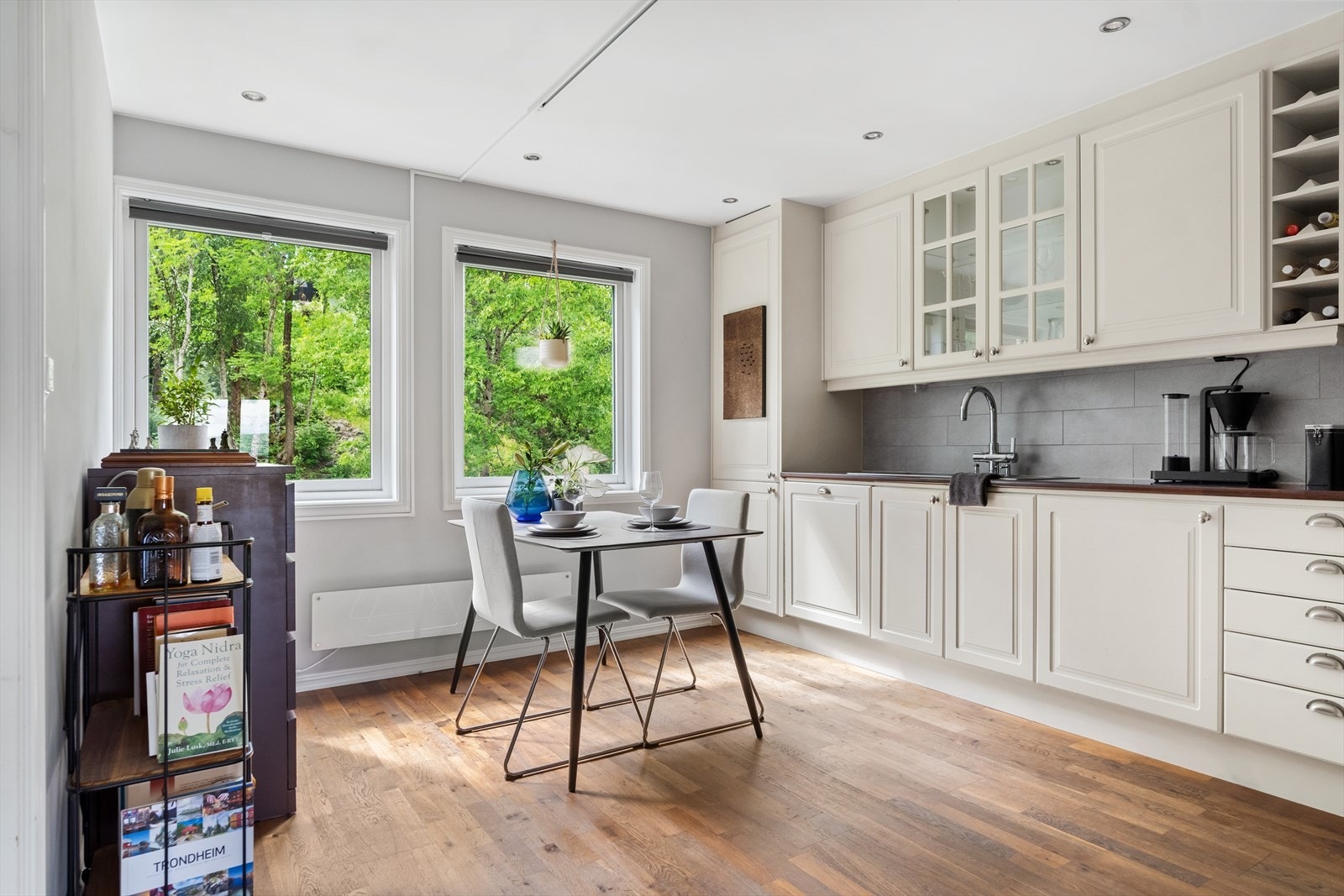 Lokalmegler Malin Goa v/ Nordvik Lillestrøm presenterer her en svært innbydende 3-roms toppleilighet i Blomstervegen! Galleribilde