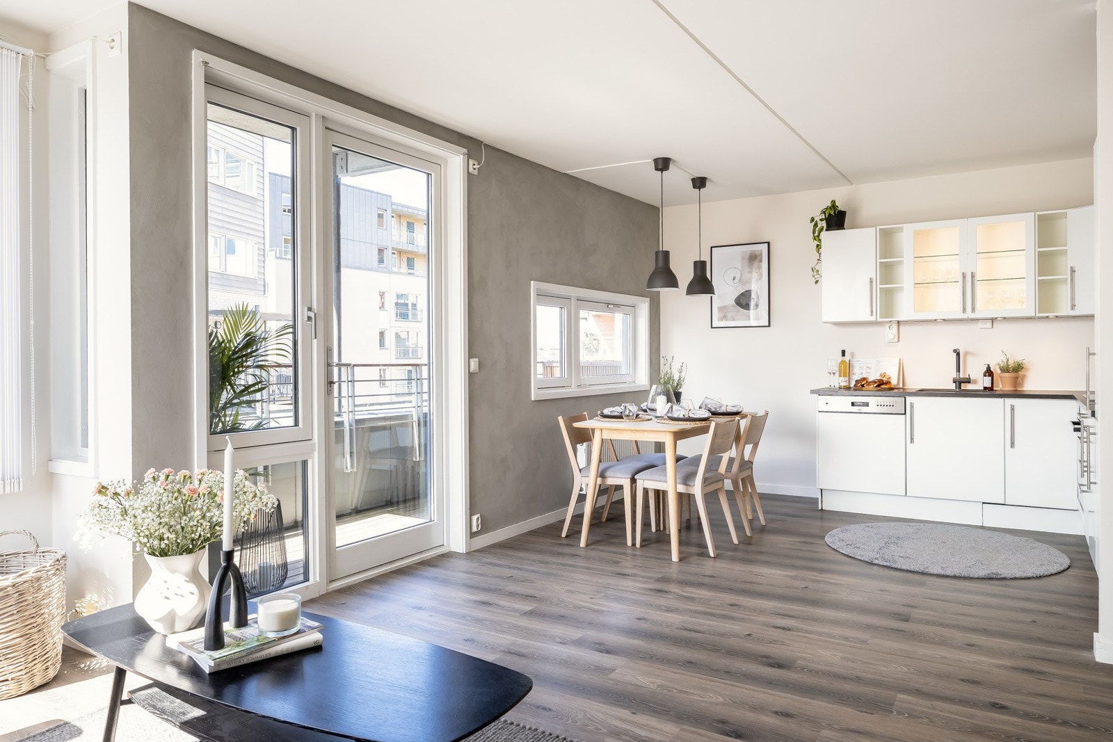 Stue og kjøkken er i åpen løsning. Galleribilde