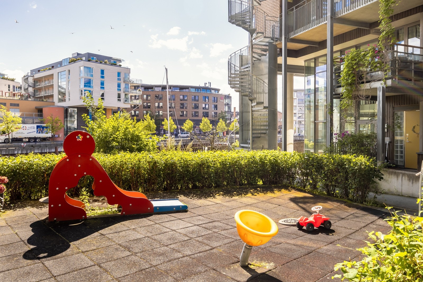Det er både lekeplass og barnehage like ved. Galleribilde
