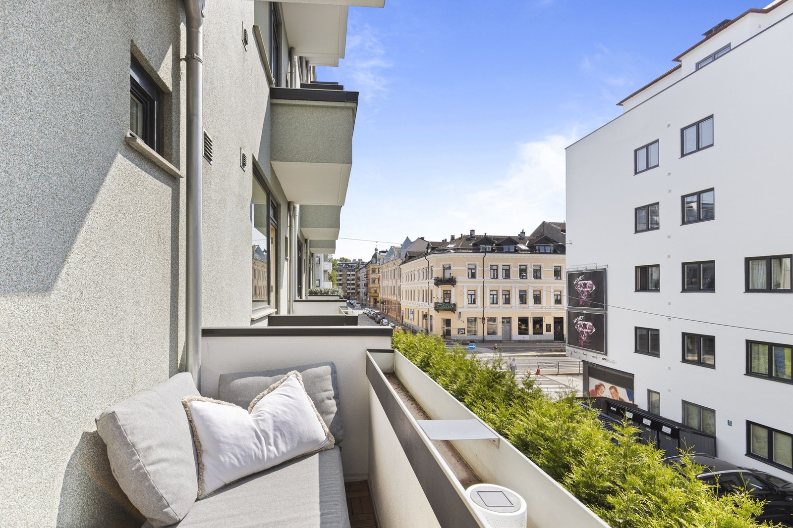 Leiligheten vender mot en rolig sidegate og har en herlig sørvestvendt balkong Galleribilde