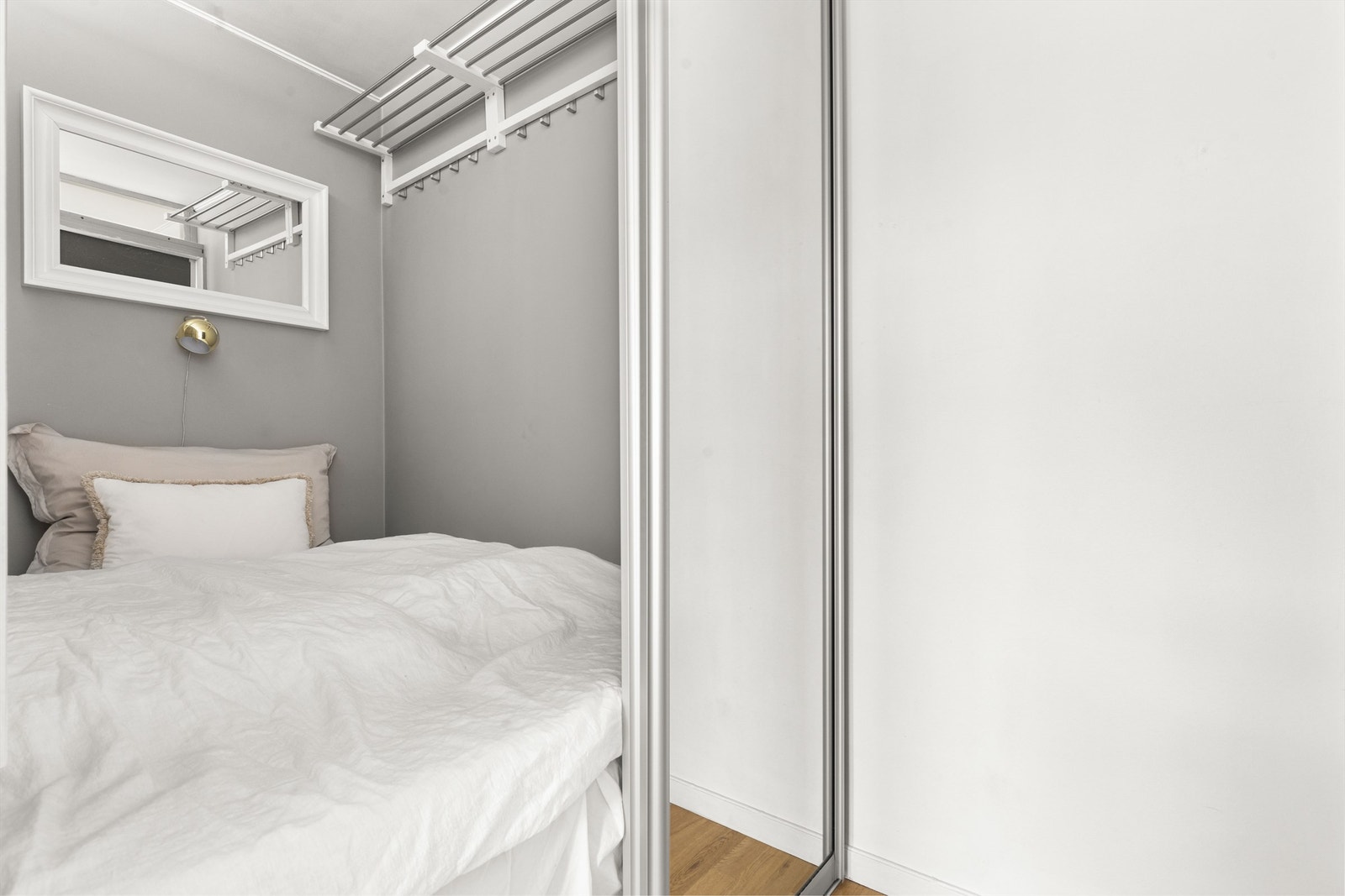 Praktisk sovealkove i tilknytning til stuen Galleribilde