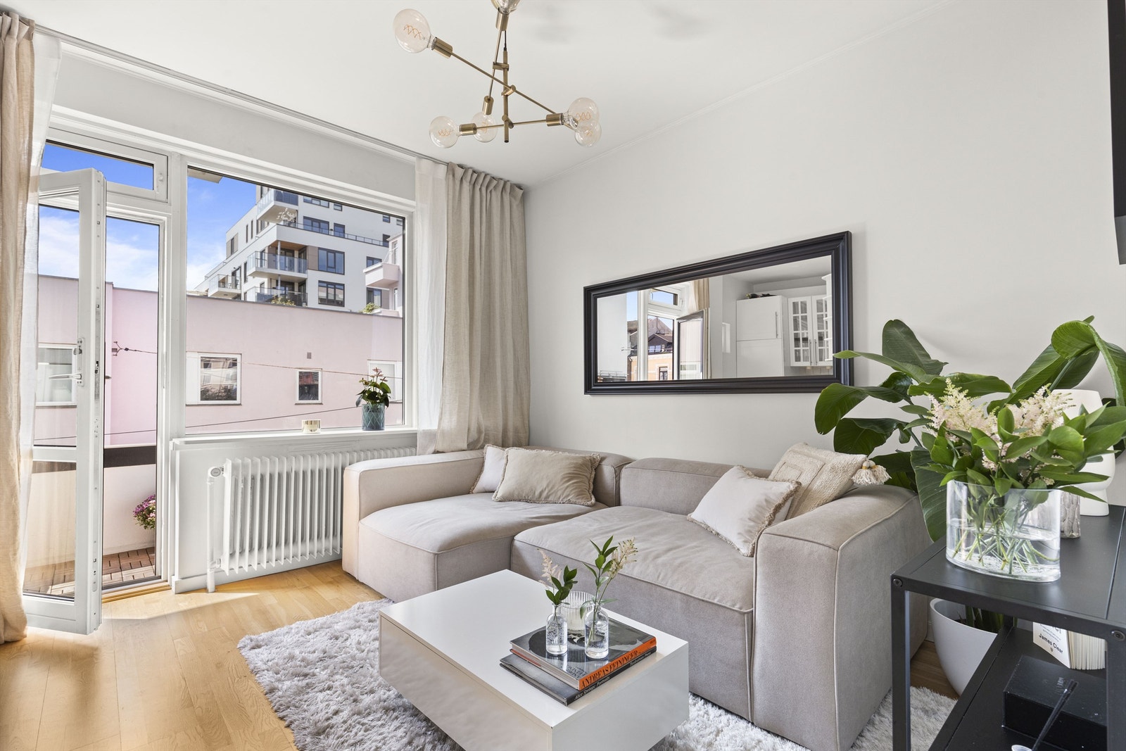 Velkommen til Kirkeveien 50! Presentert av Halvor L. Heikkilä ved Krogsveen Majorstuen Galleribilde