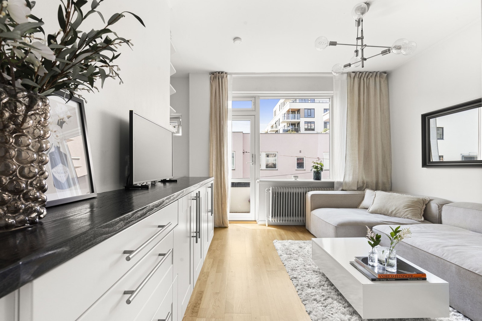 Boligen har en arealeffektiv planløsning Galleribilde