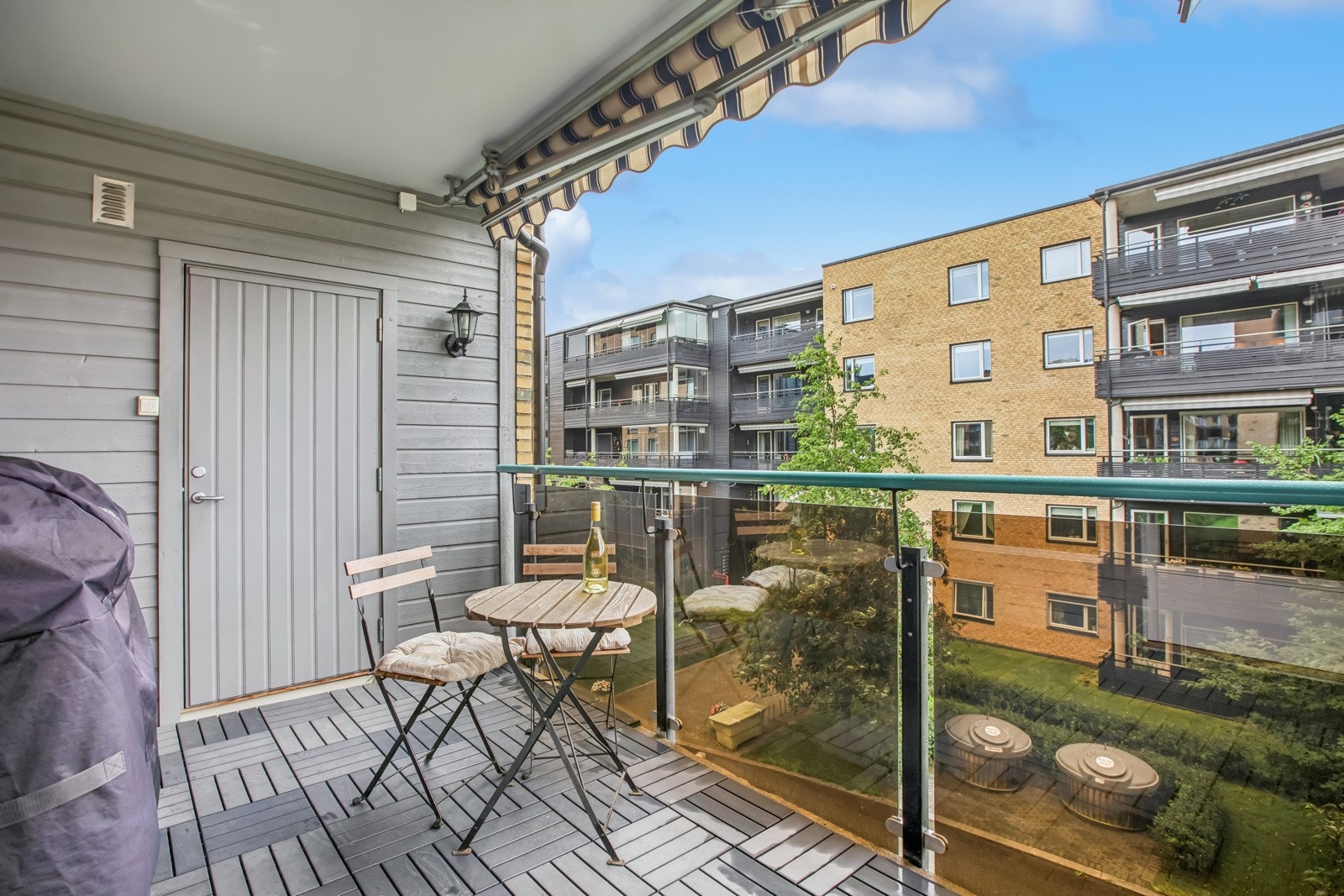 Bod på balkongen. Galleribilde