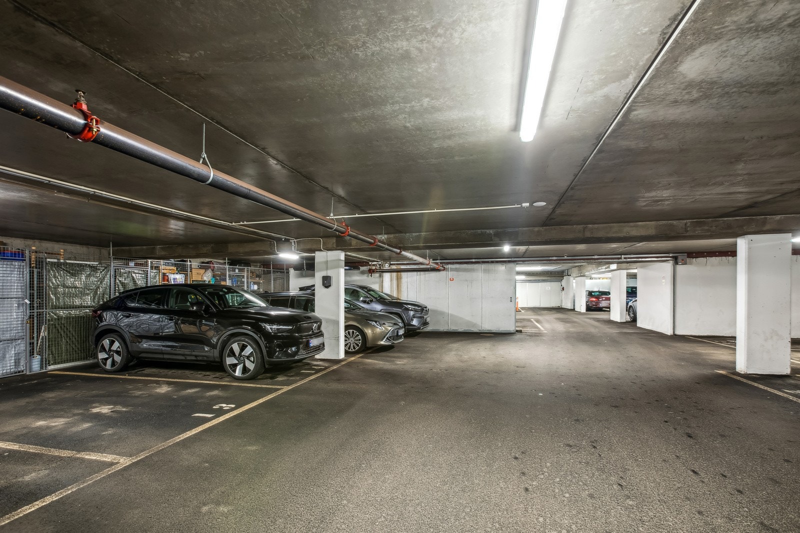 Boligen disponerer en garasjeplass i felles garasjeanlegg med elbillader. Galleribilde