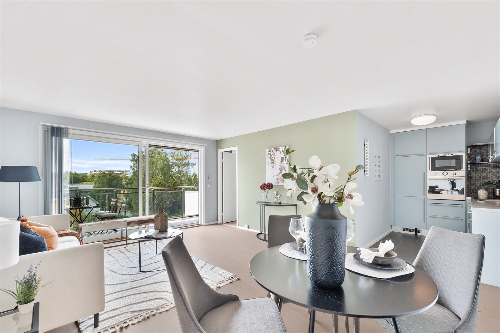 Velkommen til Haldenskogveien 4A, en tilbaketrukket 2-roms i rolig blindvei på Snarøya. Galleribilde