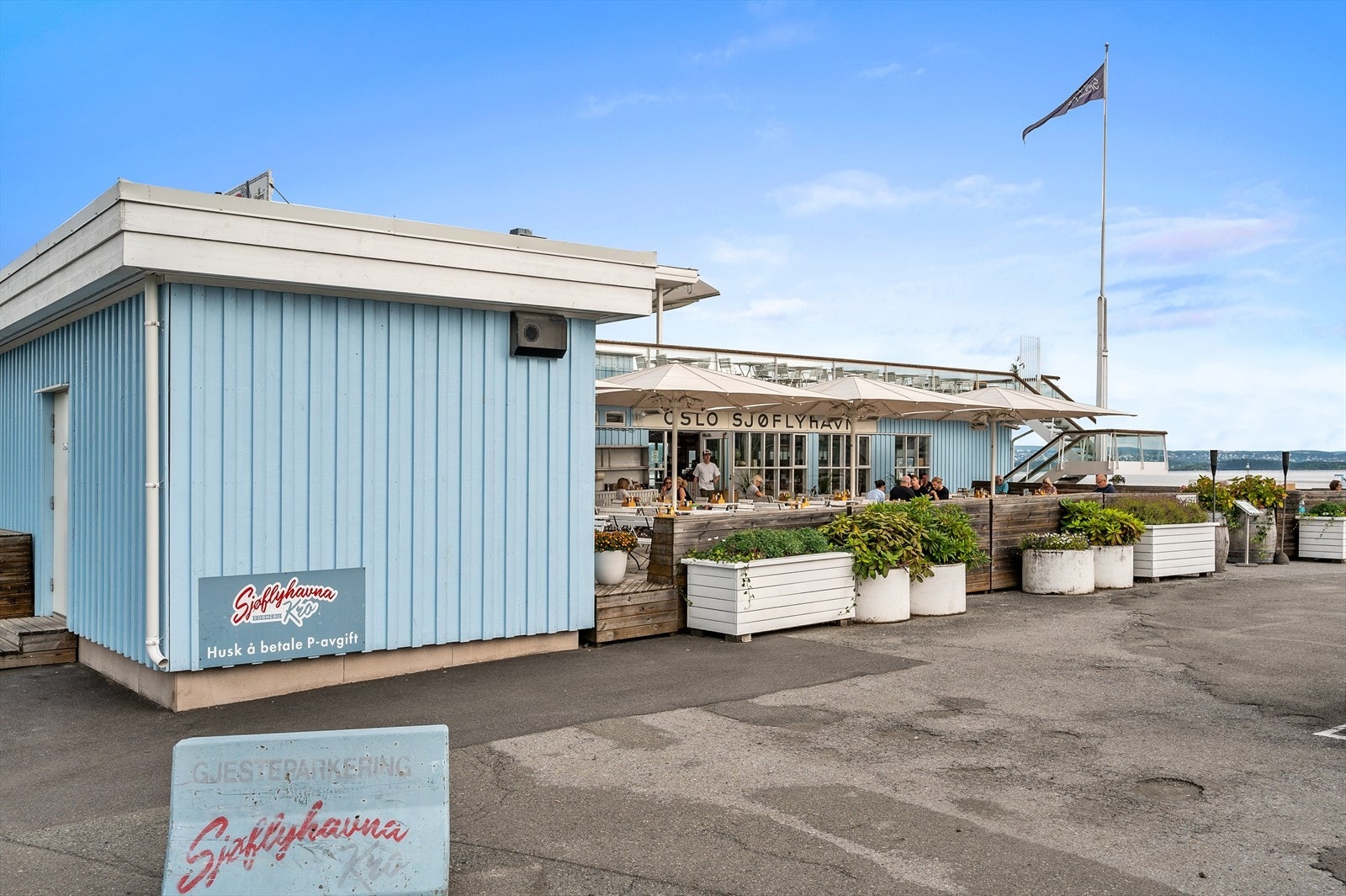 Populære Sjøflyhavna kro med sin særegne stil, er absolutt verdt et besøk og ligger i gangavstand fra leiligheten. Galleribilde