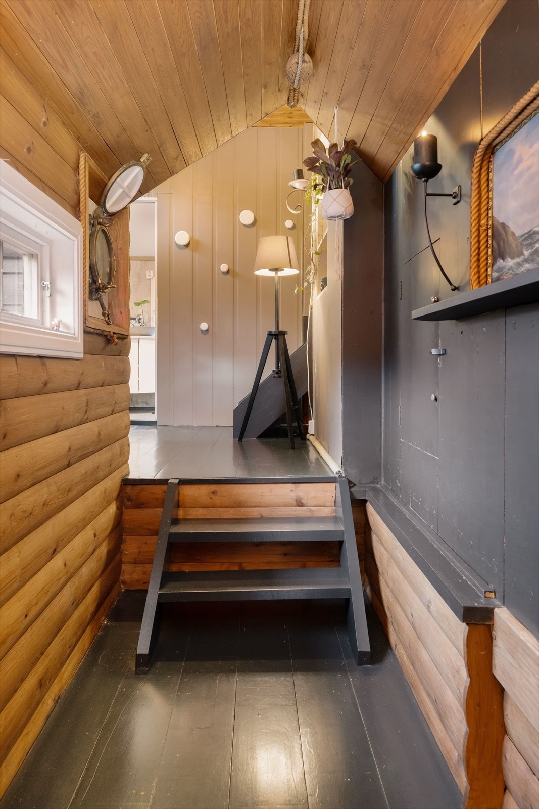Hovesoverom og WC-rom ligger på et opphøyet nivå. Galleribilde