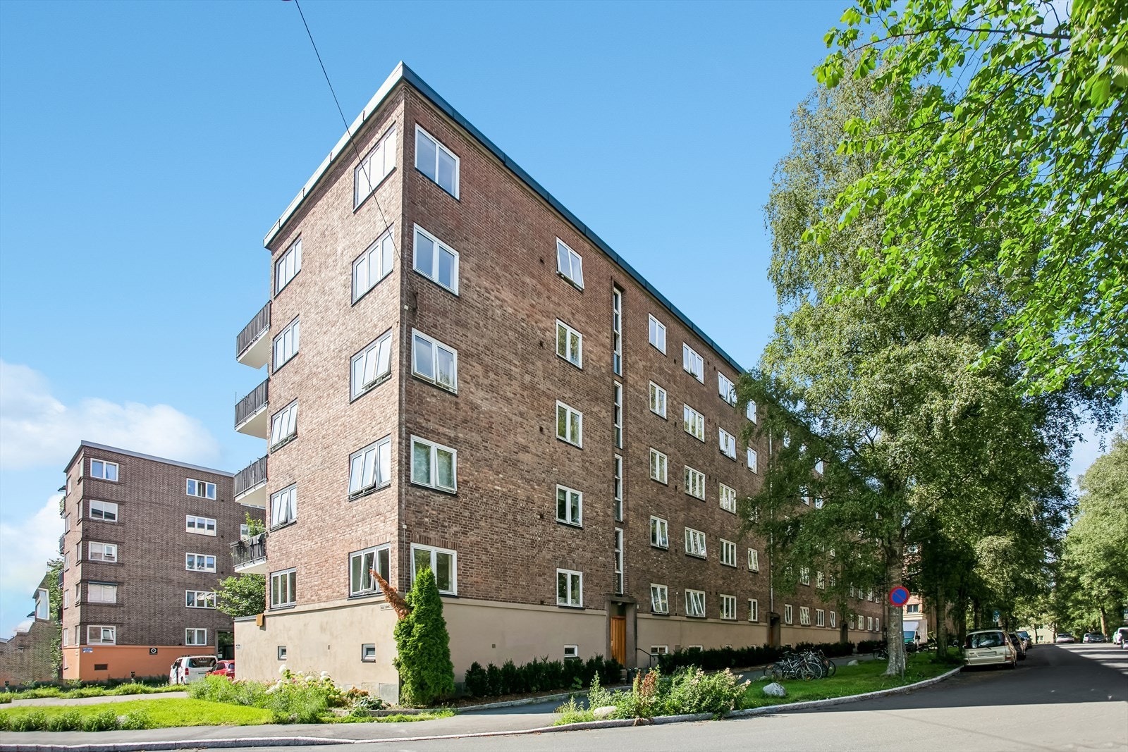 Her bor du tilbaketrukket fra støy og trafikk, samtidig som alle hverdagens nødvendigheter er kun en kort spasertur unna. Galleribilde