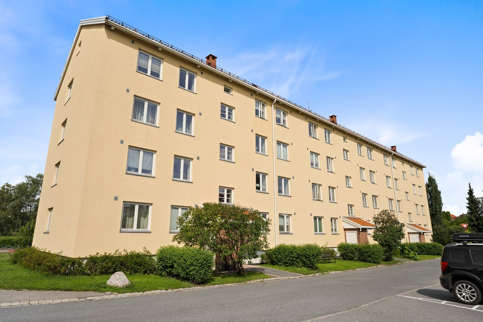 Inngangspartiet til blokken. Galleribilde