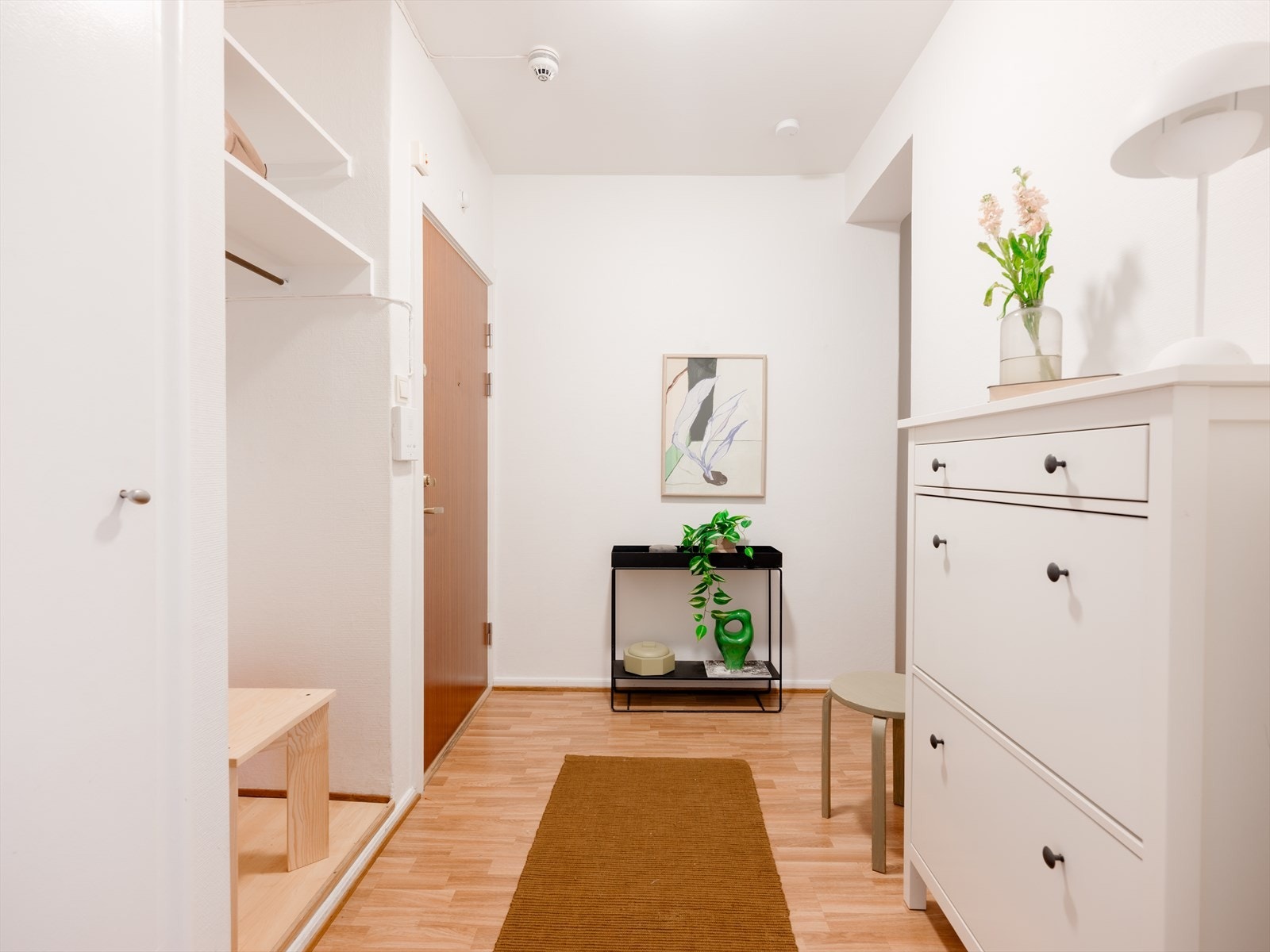 Et lyst og fint inngangsparti. Galleribilde