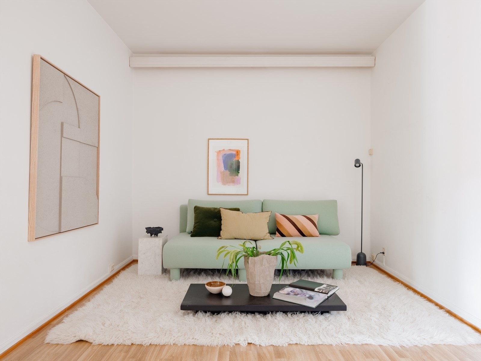 Her får du "i både pose og sekk" med bl.a. solrik balkong, godt utbytet planløsning, gode lys- og solforhold og en sjelden god atmosfære, i tillegg til en populær beliggenhet! Galleribilde