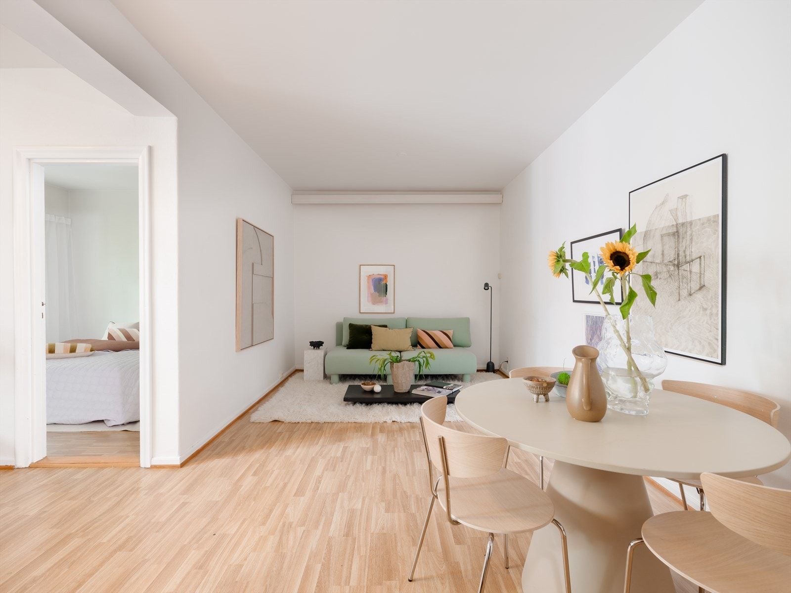 Velkommen til en lys og luftig 4-roms i populære Vøyensvingen! Galleribilde