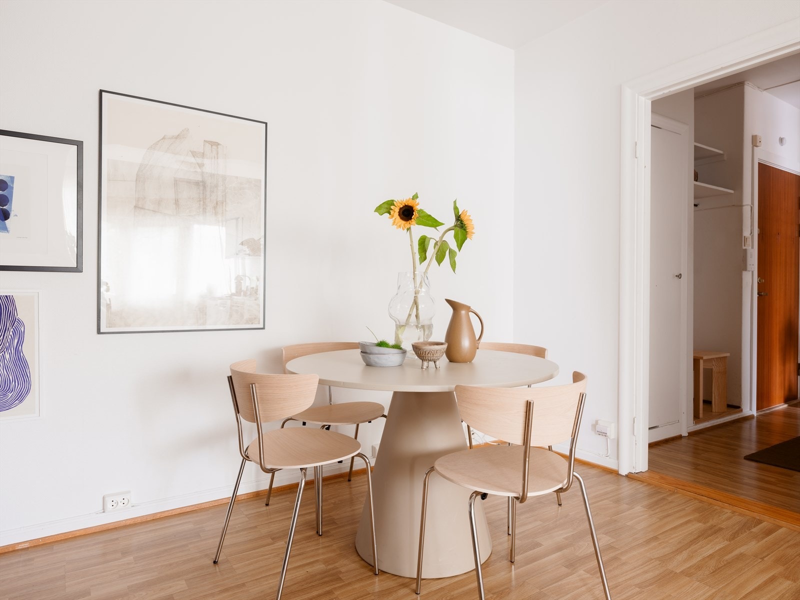 Spisegruppen finnes sin naturlige plass mellom stue og kjøkken. Galleribilde