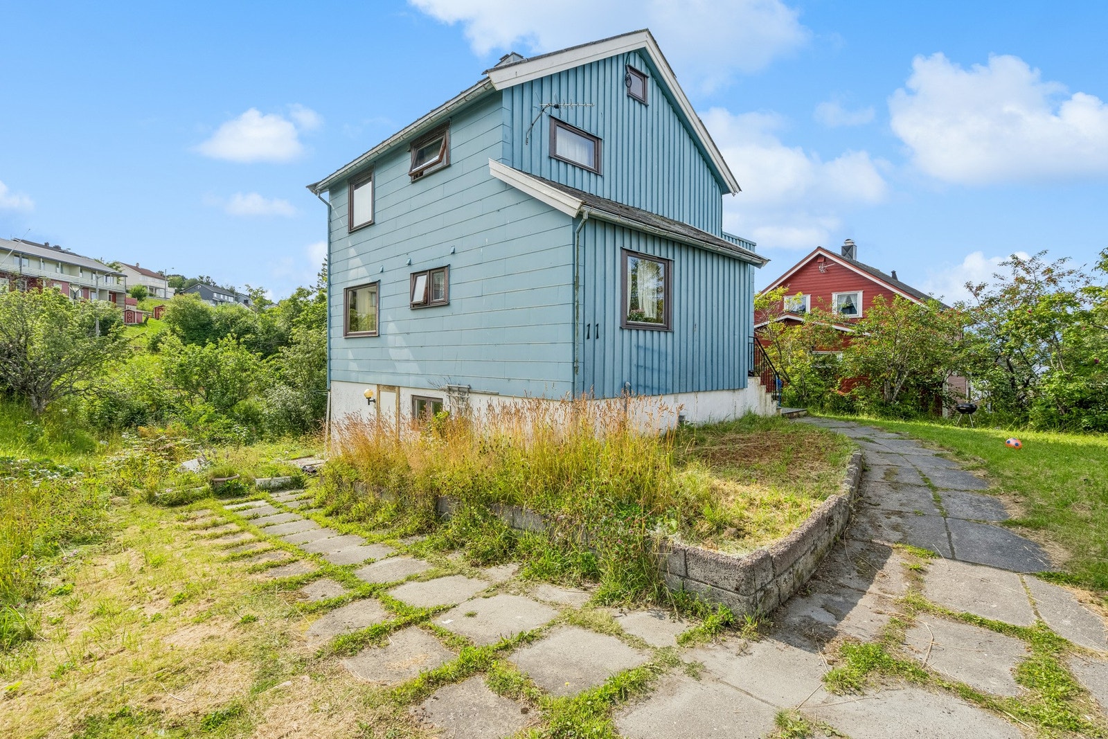 Velkommen til Holbergs gate 11 // Et renoveringsobjekt på hjørnetomt med garasje og 3 soverom Galleribilde