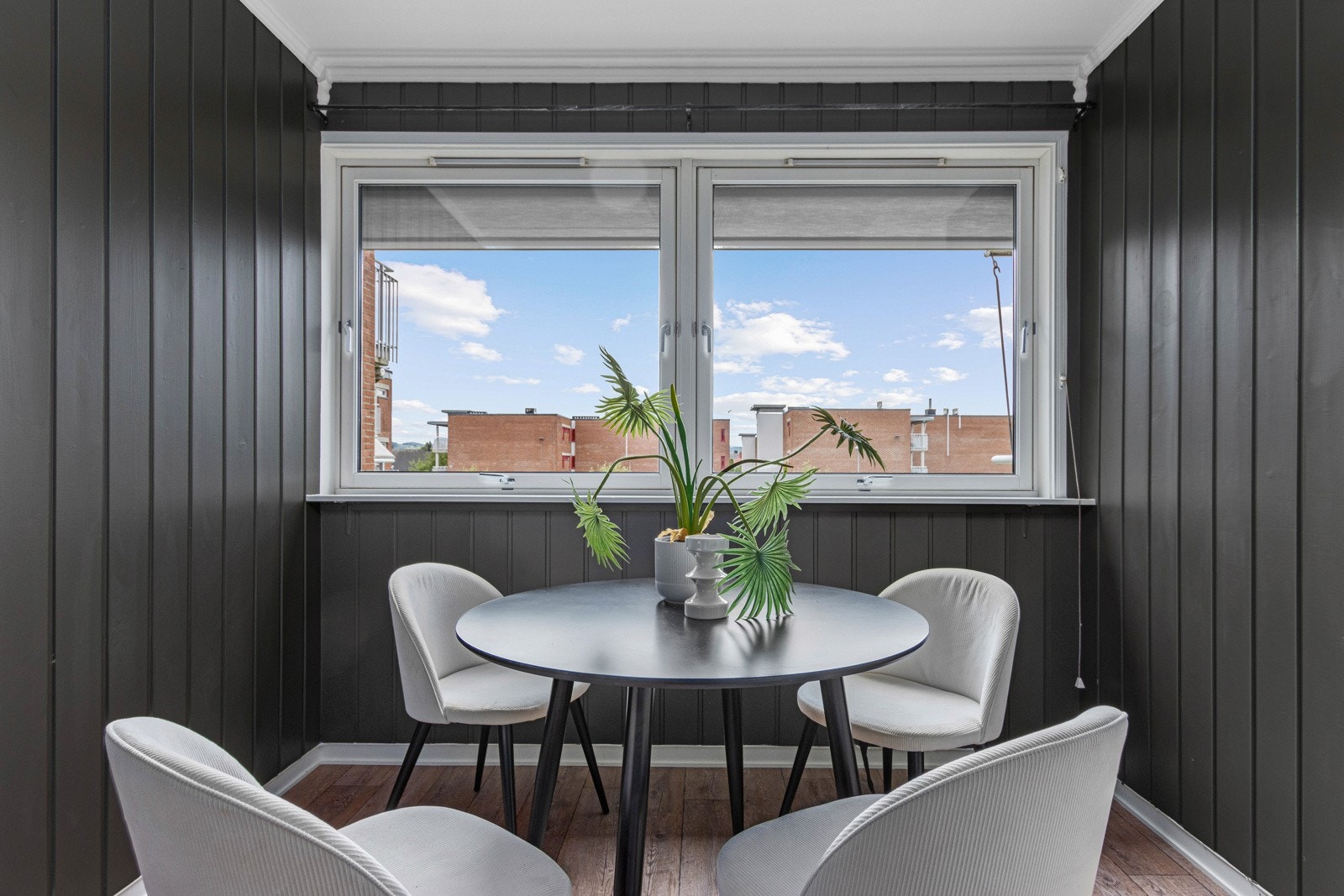 Plass til en spisegruppe med flere sitteplasser. Galleribilde