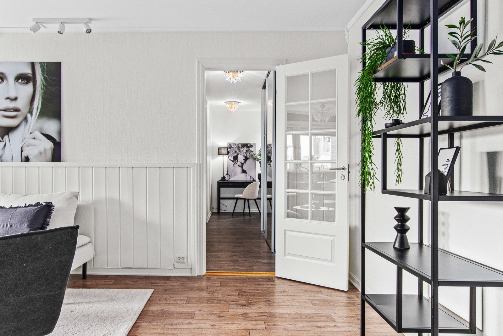En arealeffektiv leilighet med b. la 2 soverom og stor garderobe i gang. Galleribilde