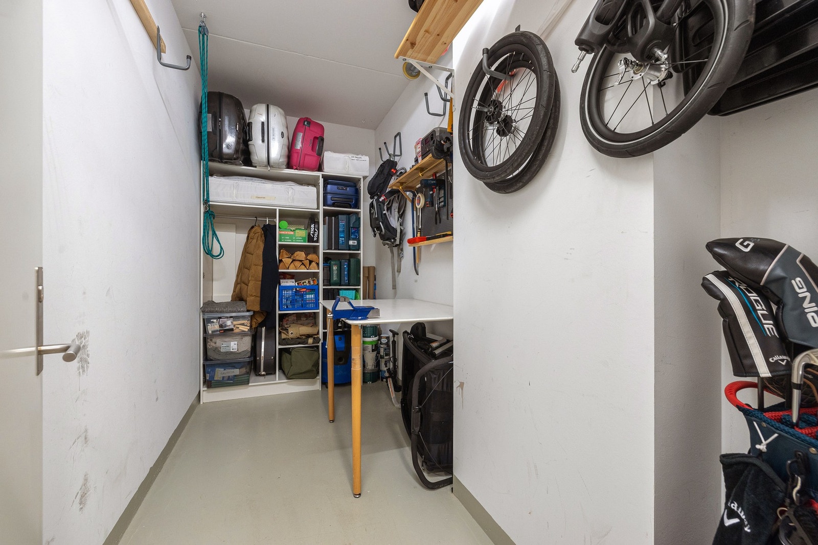 Godt med lagringsplass i bod på 6m². Galleribilde