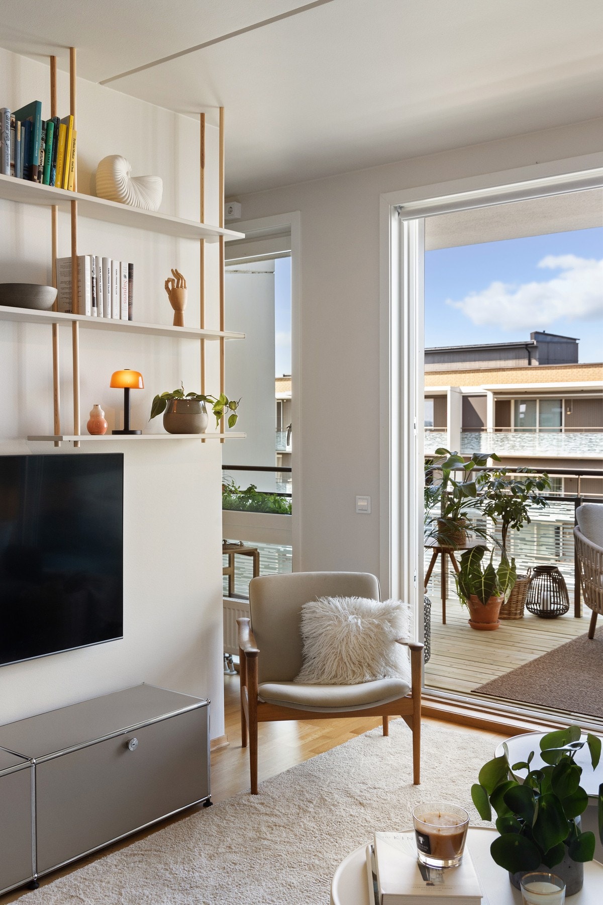 Alle tak og vegger i leiligheten ble malt opp juli 2023. Galleribilde