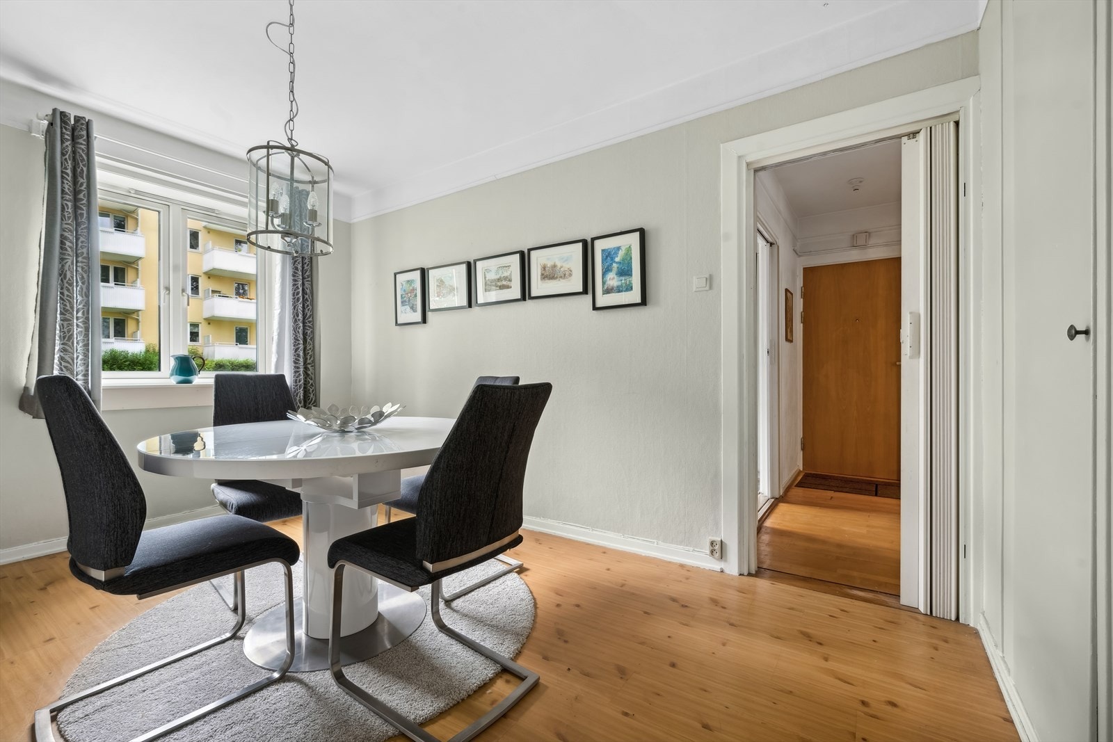 Spisestuen er opprinnelig et soverom som enkelt kan tilbakestilles til soverom. Galleribilde