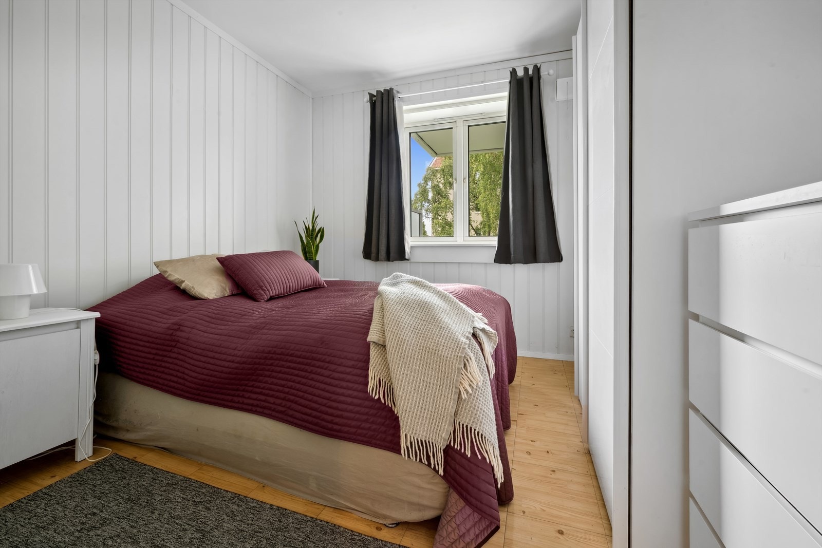 Hovedsoverommet er romslig og har god plass til en romslig seng. Galleribilde