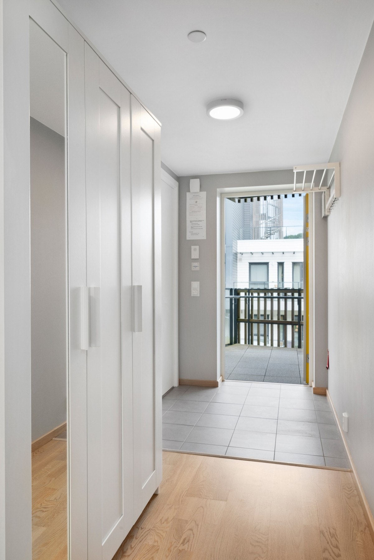 Flislagt entrè med varme i gulv. Galleribilde