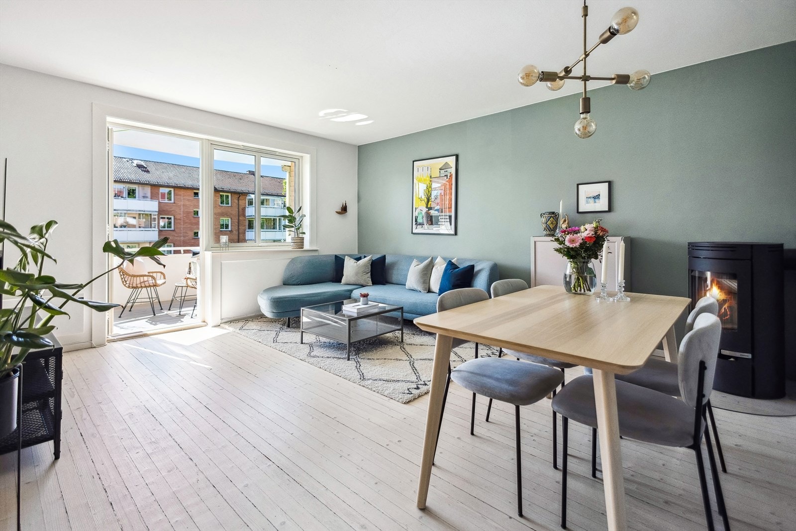 Leiligheten har en funksjonell og praktisk planløsning med luftige rom og gjennomgående god standard Galleribilde
