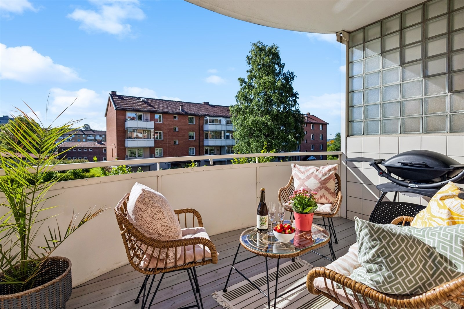 Dette er en pen og gjennomgående 3-roms med skjermet og sentral beliggenhet på Grefsen/Disen Galleribilde